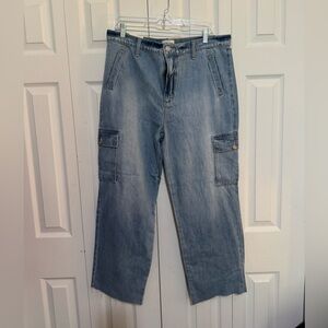 Casual Blue Cargo Jeans, super cute!!! Size 32, NWT